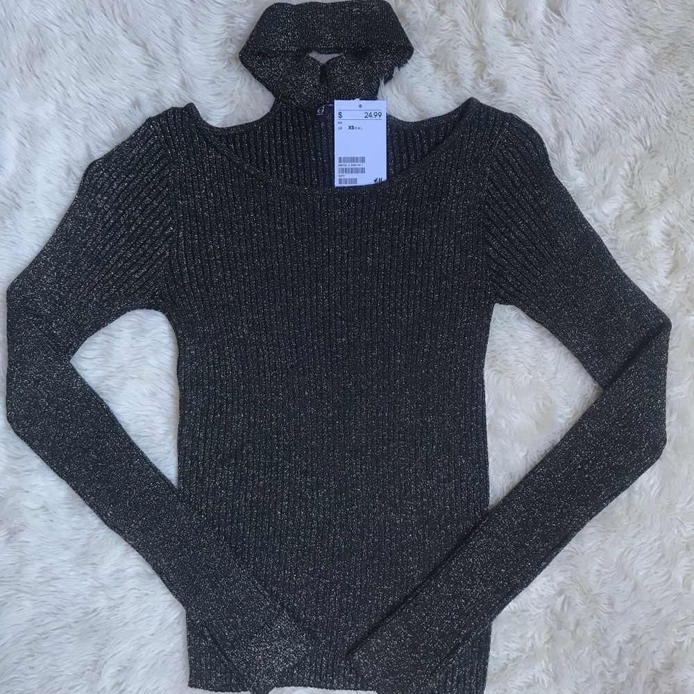 H&M | xs | Black and gold sparkly long sleeve top